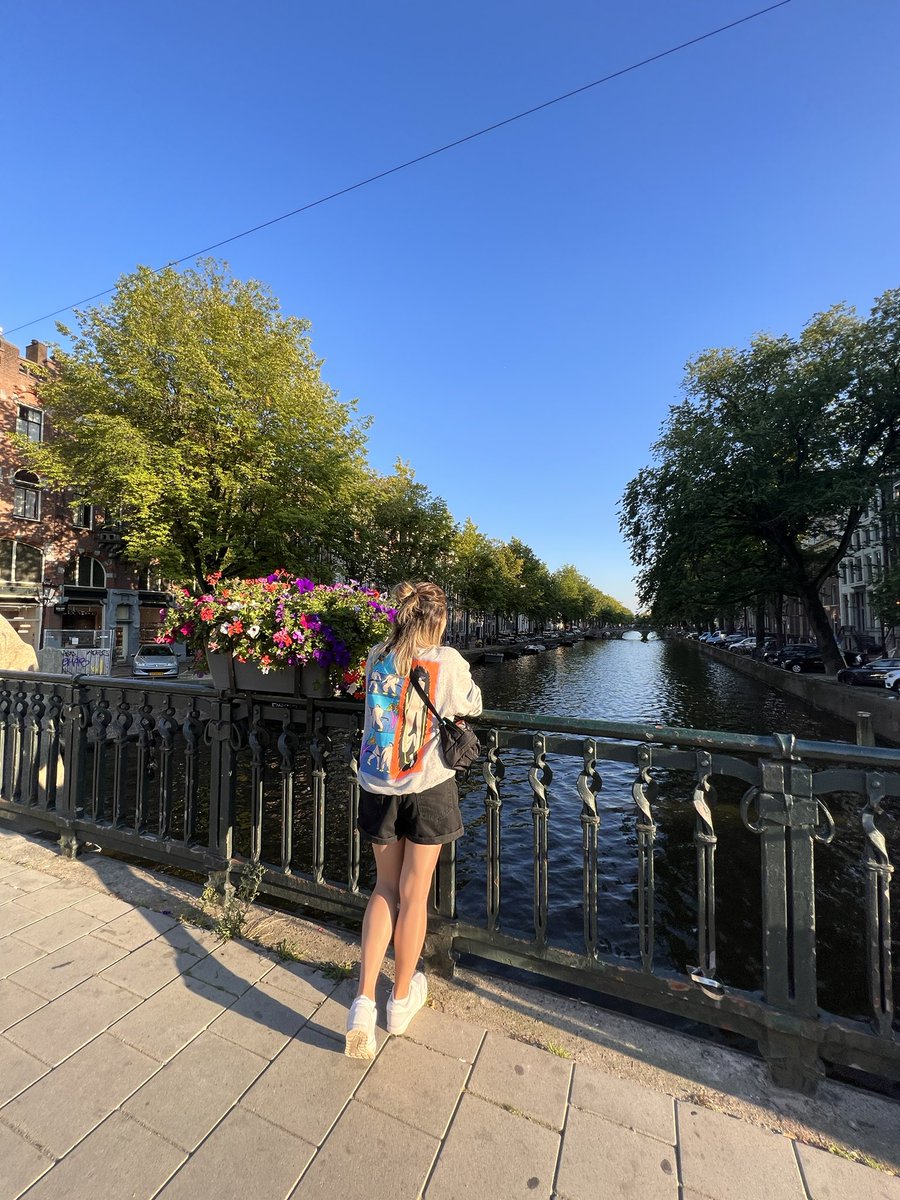 ozclkfatma1's tweet photo. Kanallar şehri…😍#Amsterdam #StreetArt #Nederland #beautifulcity https://t.co/ojzM6msfNb