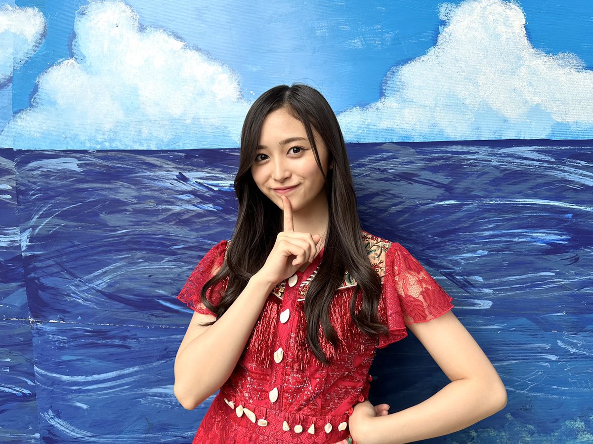 藤乃ページ 齋藤飛鳥(乃木坂46)がノースリーブワンピの大人あしゅで 表紙を飾る