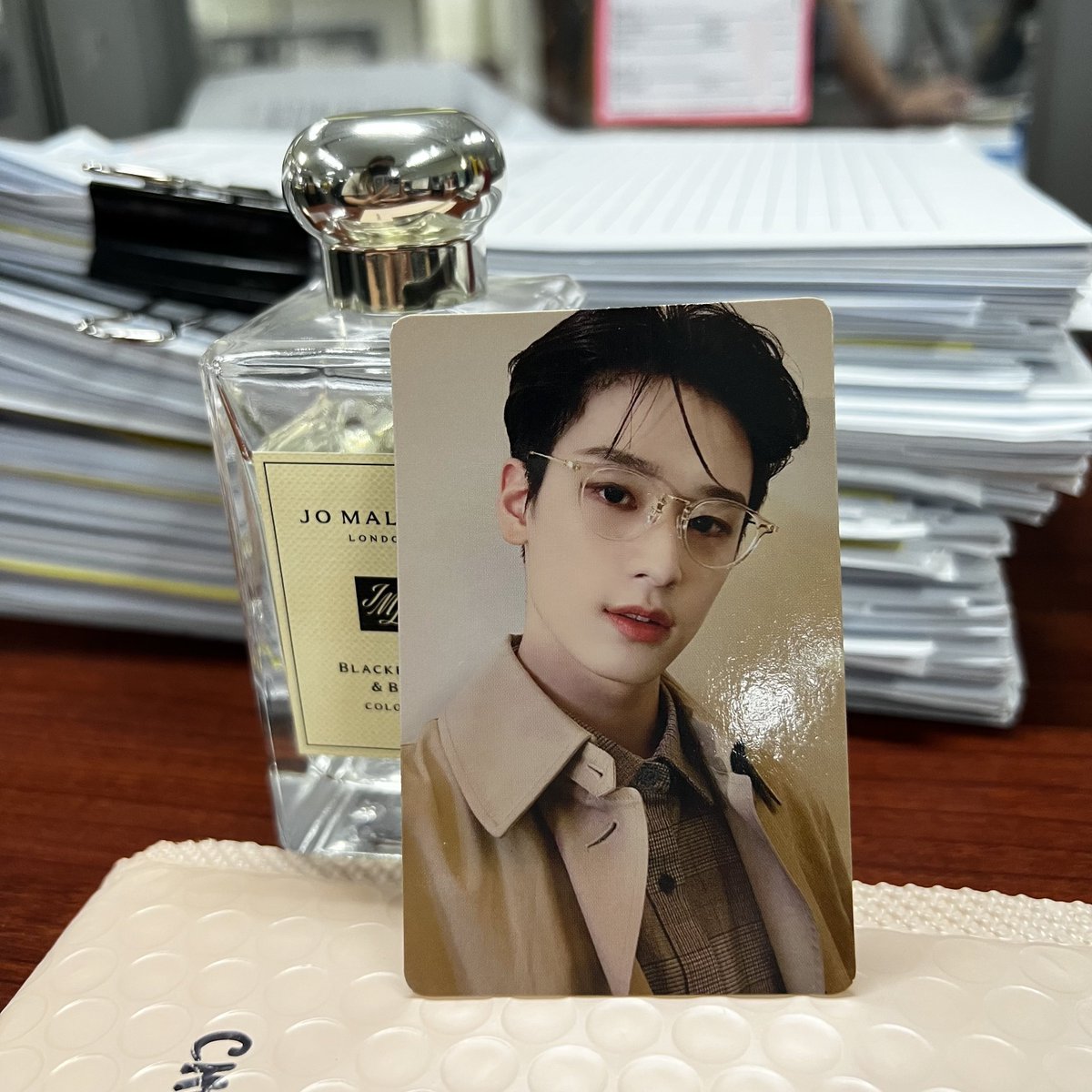 chobo_shu's tweet photo. 1/2 of my dream pcs 😭😭 finally a juyeon everline haver. thank you @sunQ_crumbs ❤️ #crumbsproof https://t.co/h6kpkCpKXs