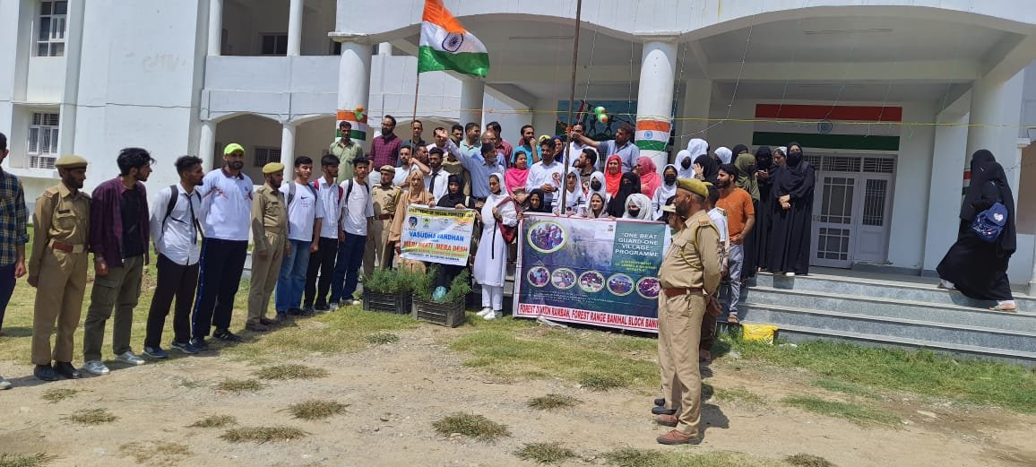 dcramban's tweet photo. Sh. Ilyas Wani, Sarpanch Panchayat Bankoot, Block Banihal along with Principal GDC Banihal particpating in various functions as part of #MeriMaatiMeraDesh &amp; 77th ID celebrations. @diprjk @OfficeOfLGJandK @DrJitendraSingh @Rameshkumarias @infjammu @DailyExcelsior1 @mussarat_zia https://t.co/Ck9xSjQKXL