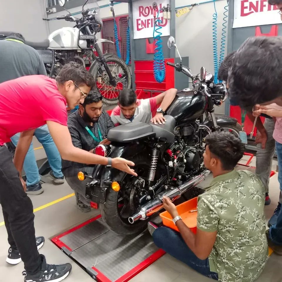 AutodeptHits's tweet photo. Department of Automobile Engineering Congratulates to our talented 10 Automobile & other department students on achieving the completion of Level 2 Training program in HITS Royal Enfield Experiential training Hub.
#autohits #royalenfieldtraning #campushub #hitsroyalenfield https://t.co/5XB9YsKS55