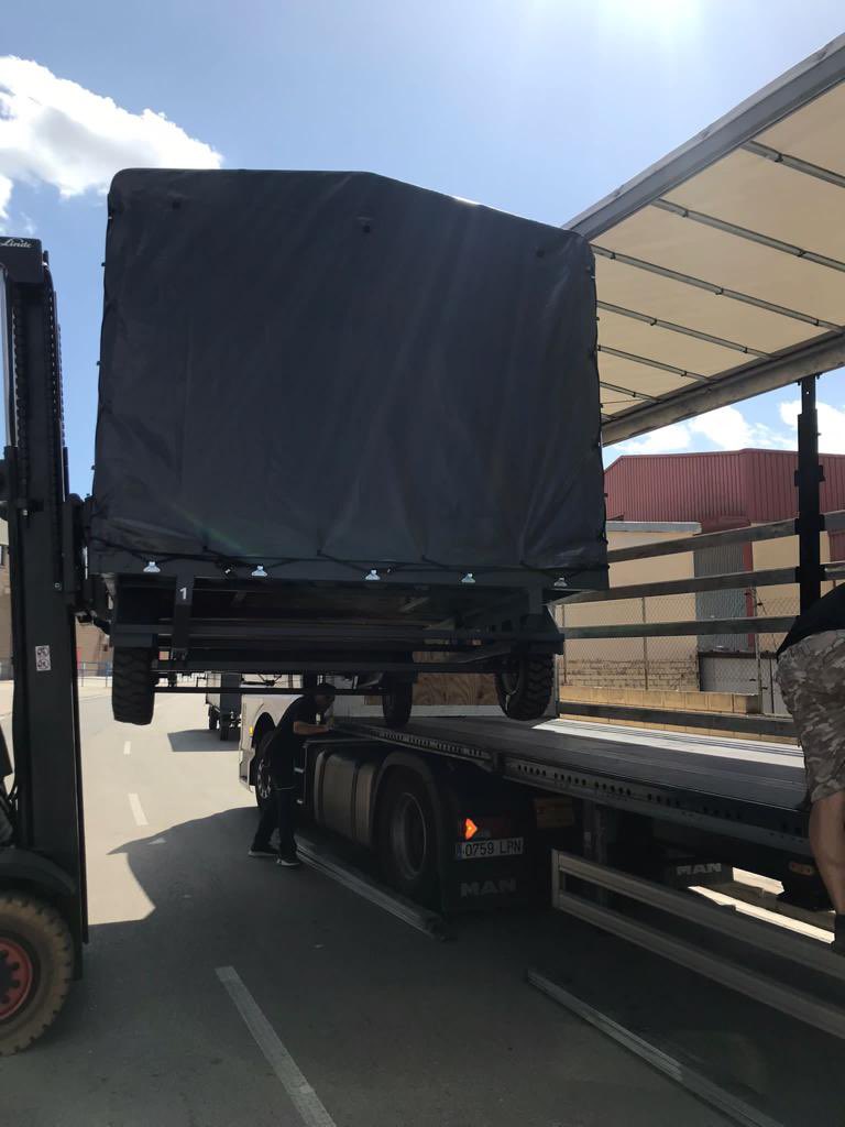 Bauer_Spain's tweet photo. Fabricación (llevada a cabo en nuestras instalaciones), traslado y puesta en marcha de dos remolques con compresor BAUER Modelo I25.0-45 de 1.900 l/min para 250 bar. 

Con una calidad de aire según ISO8573-2-2-1 con un punto de rocío a 40ºC a presión.. https://t.co/Lo3jfagTQX