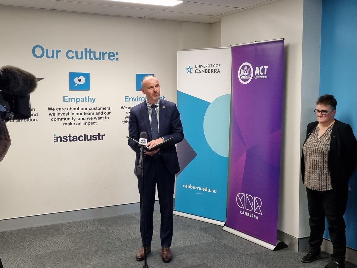 ACT Chief Minister @ABarrMLA at the launch of the new OpenSI research institute, a co-funded initiative by @Instaclustr, the ACT Government and @UniCanberra dedicated to open source technology @UCSciTech