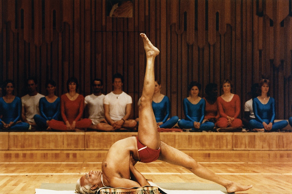 UKIYENGARYOGA's tweet photo. "Don't practice for cosmetic beauty, practice for cosmic beauty. Practice for inner beauty and inner light." ~ B.K.S. Iyengar
#bksiyengar #iyengaryoga #beauty https://t.co/aWrSKqJRHj
