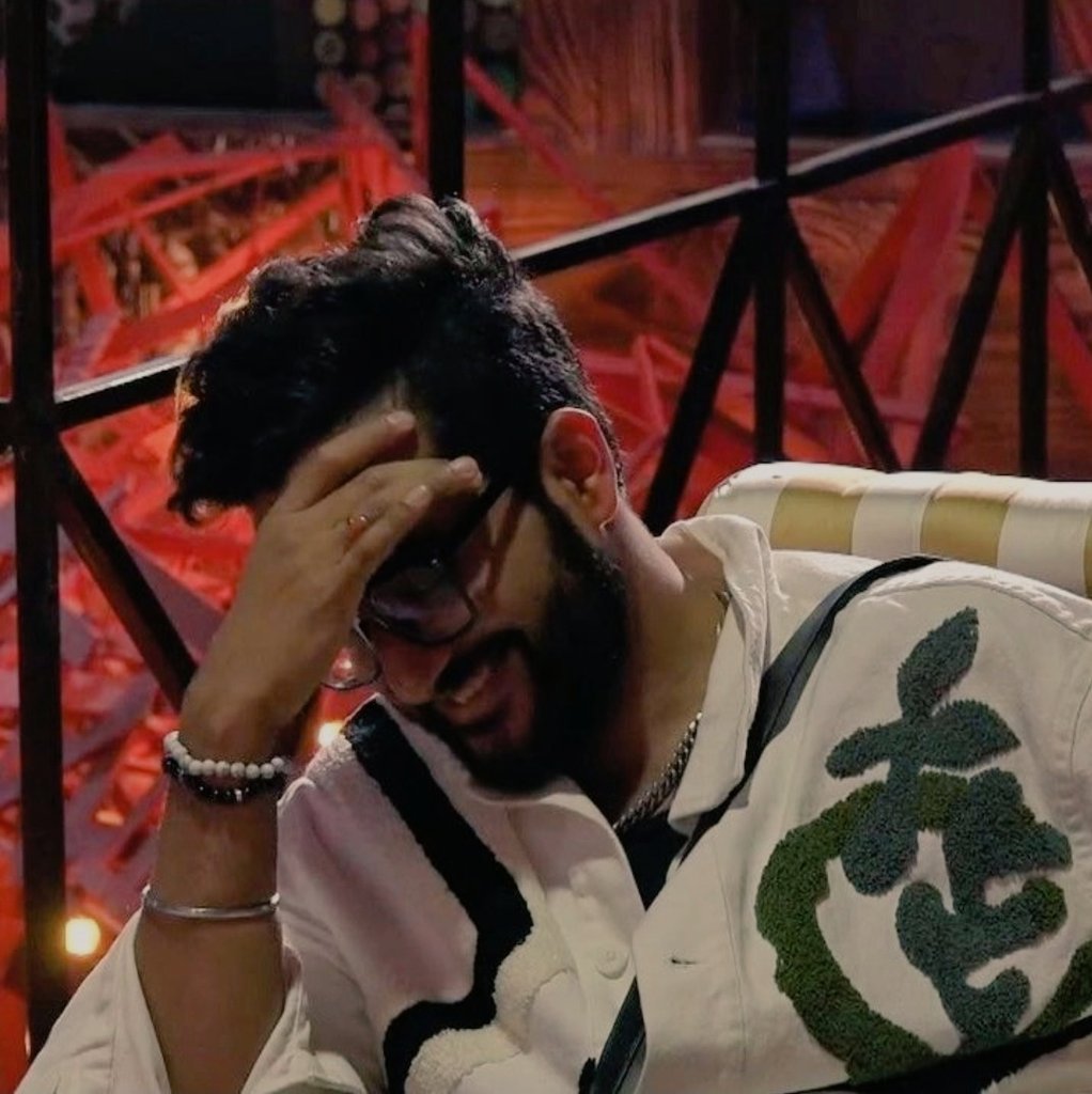 _writingmymind's tweet photo. My boy deserves every bit of this trophy <3

Hope you get well soon champ!!! 

VIJAYI BHAVA ABHISHEK https://t.co/saLiWgbCVw
