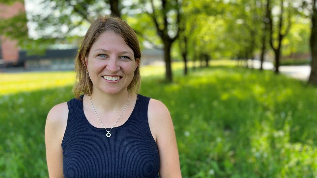 – Forskjellen mellom rike og fattige barn er stor og økende. Det uroer meg, sier forsker Astrid Marie Jorde Sandsør.  

I denne 🎧-episoden snakker hun om hvordan hun jobber for å redusere sosial ulikhet og om forskerlivet som trebarnsmor. God lytting! 💖

uio.no/om/aktuelt/uni…