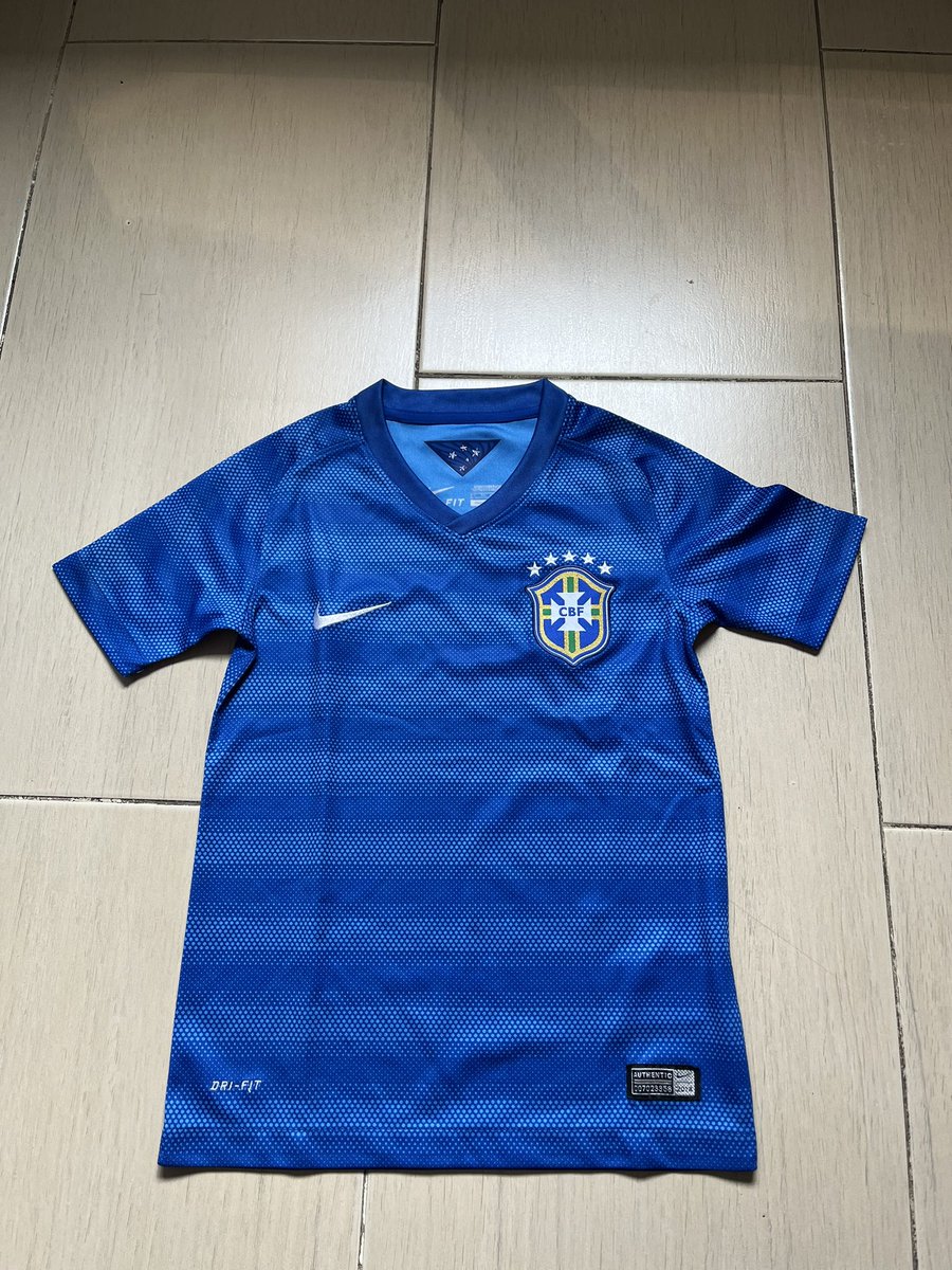 ConceptFoo404's tweet photo. - Jual jersey Brazil Anak - anak (world cup 2014 away)

- Merek: Nike
- Sisa stok: 1
- Kondisi: Bekas
- Ukuran: Anak Kecil
- Jersey anak - anak original
- Dm untuk harga dan ukuran

#jerseybolaanakanak
#jerseybrazil
#jualjerseybolaanakanak
#jerseyoriginal https://t.co/elLoGaBXDo