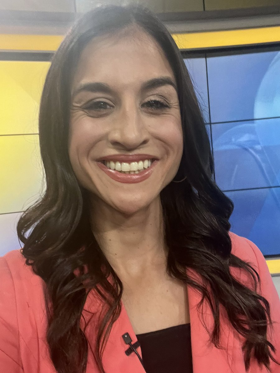 mariawrites34's tweet photo. In for @TSlomaWNDU this Monday morning! (She’s back tomorrow). @AWhitmyer is tracking your rain chances for after lunchtime today! Hope you’ll tune in. https://t.co/9JmlXd9RfE