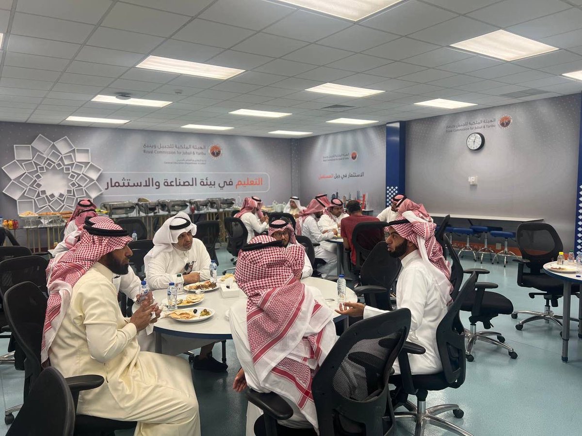 #العلا_الثانوية المدرسة تستقبل منسوبيها وترجو لهم عاماً حافلاً بالعطاء