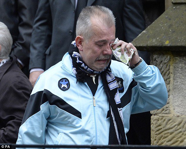 LFCspoofer's tweet photo. Yer da when someone makes a Jason Tindall joke. https://t.co/8uxSCgHUQC