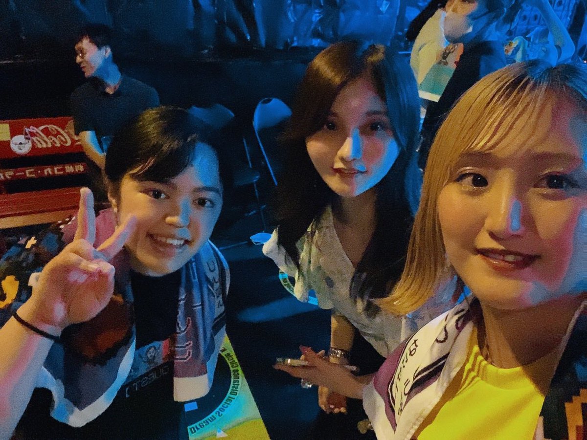 _rina________'s tweet photo. 個人的に瞳ちゃんの頭から綺麗に手生えてるのがなんかツボ😂 https://t.co/18kbKAAXoQ