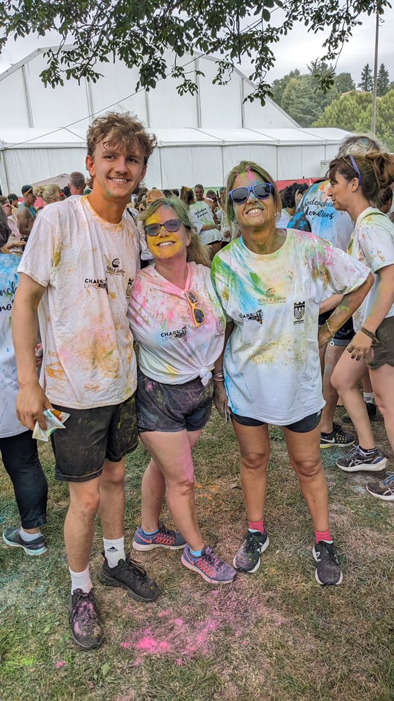 ellandarts's tweet photo. ❤️painting 
❤️running
Confolens colour run, fantastic combination!
#festivaldeconfolons
#gnrtraining https://t.co/cEs0bkmzDU