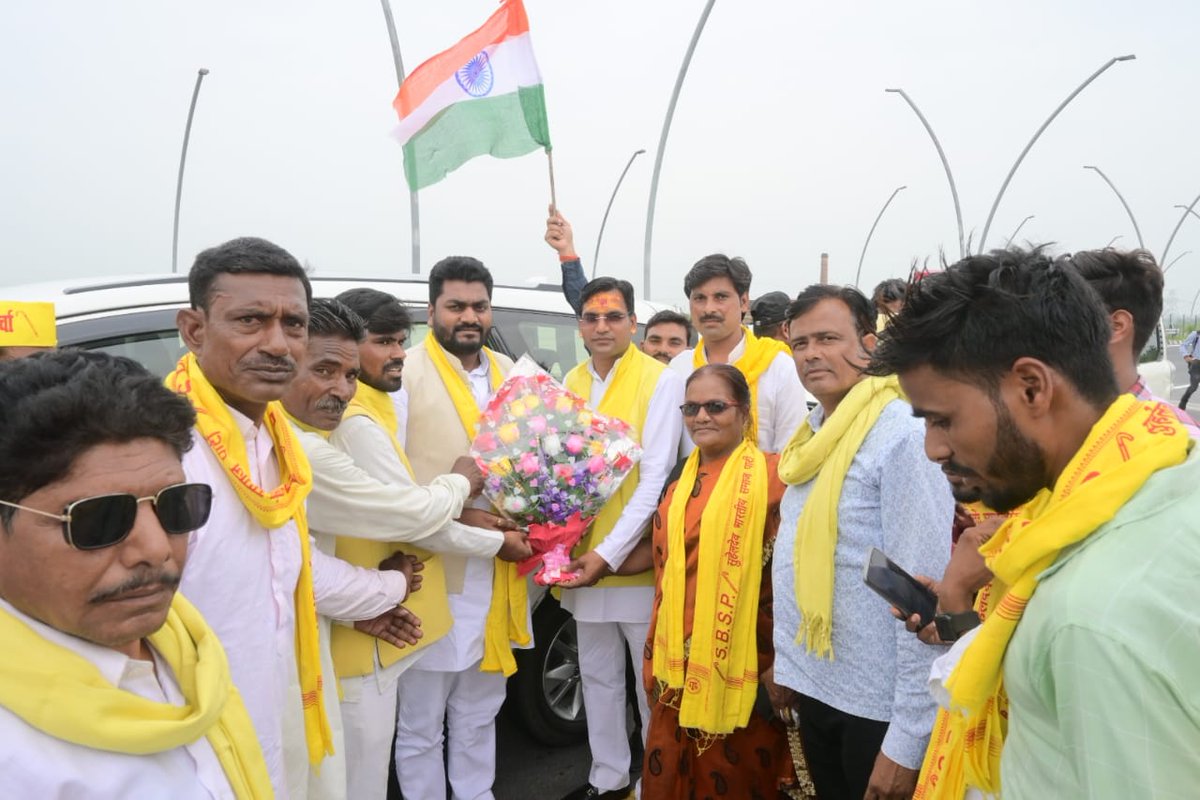 arvindrajbhar07's tweet photo. आज जनपद इटावा आगमन पर कार्यकर्ताओं एवं स्नेहीजनों द्वारा किए गए आत्मीय स्वागत के  लिए हृदय से आभार व्यक्त करता हूं। https://t.co/YBgpEaReMP