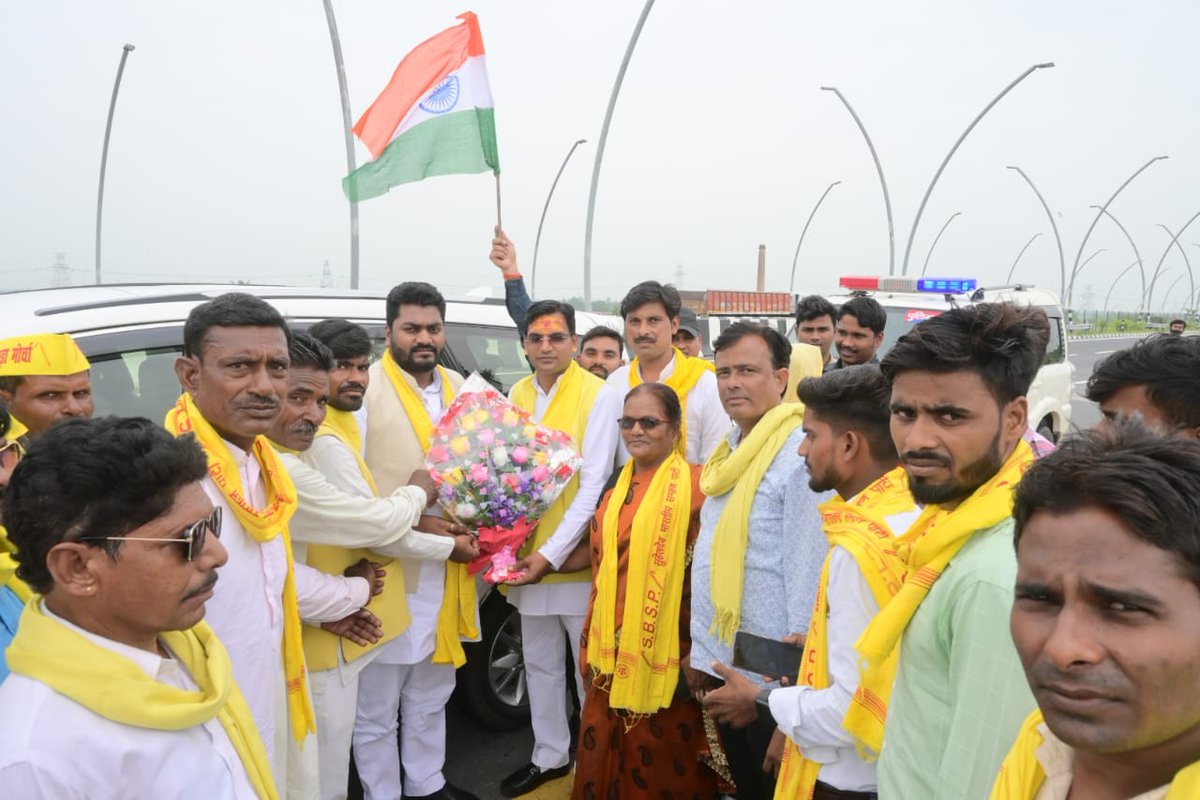 arvindrajbhar07's tweet photo. आज जनपद इटावा आगमन पर कार्यकर्ताओं एवं स्नेहीजनों द्वारा किए गए आत्मीय स्वागत के  लिए हृदय से आभार व्यक्त करता हूं। https://t.co/YBgpEaReMP
