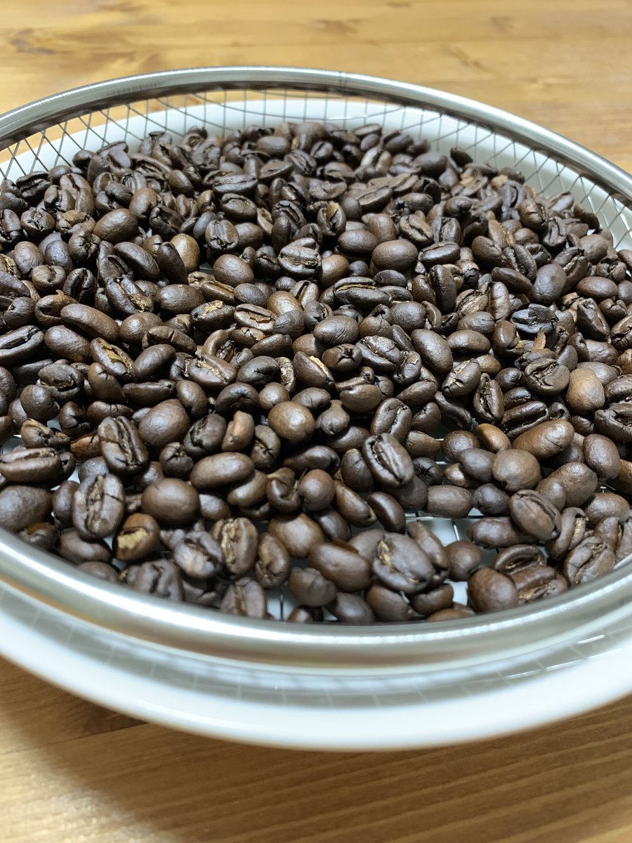 nico33_nft's tweet photo. 焙煎4回目☕️
【エチオピアシダモG1】
1分の差で味が全然違う…
この豆は浅煎りより中煎りぐらいが美味しい気がします😌
📝190℃9分→245℃9分
#焙煎メモ
#genecafe https://t.co/MBK8lEoA88
