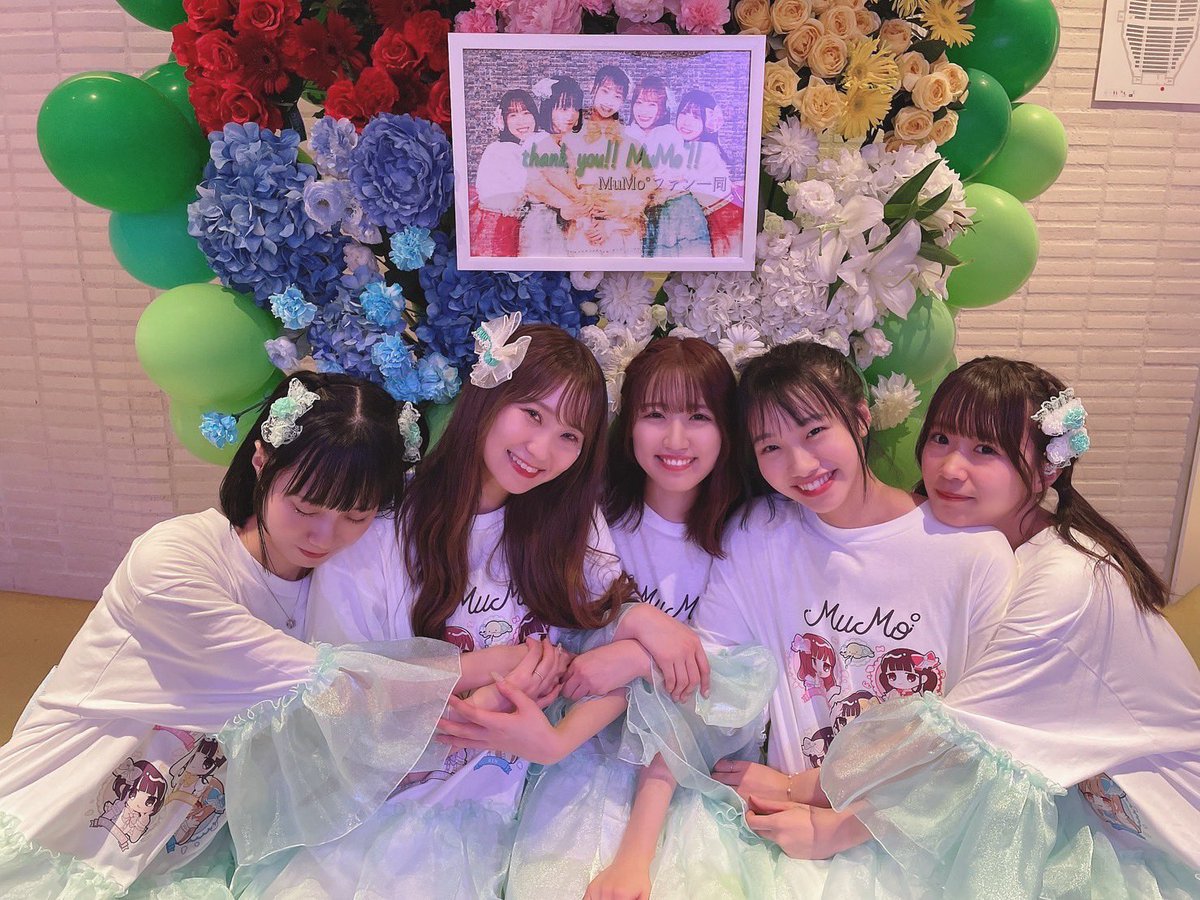 MuMode__staff's tweet photo. 【御礼】

解散公演にお越しくださり本当にありがとうございました！

たくさんのご協力、そしてサプライズやご準備など、
最後を暖かい真心で送り出してくださったこと、心より御礼申し上げます。

いつまでもずっと皆様のそばにMuMo°の歌がありますことを祈っております。

#ありがとう最高な5人 https://t.co/xtBdyH9A9T