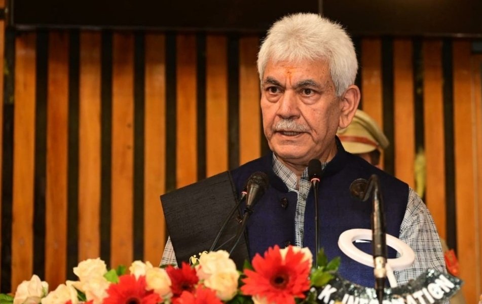 kamranajaz9's tweet photo. LG @manojsinha_ said that three-decades long conflict in Kashmir was a #business for some people” who filled their own coffers while #Common_man was left to suffer on all fronts. A poor man has a first right on every government scheme.
#BadaltaKashmir
@OfficeOfLGJandK https://t.co/5OD6jjL2xU