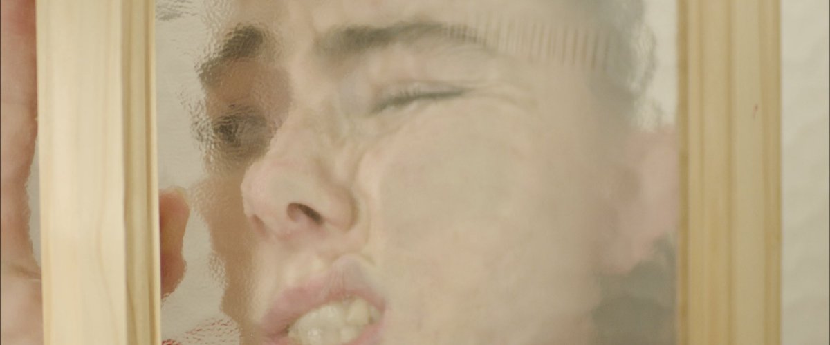 Hyllband's tweet photo. VIDEO MIKE

Dyma fideo newydd ar gyfer Mike! Diolch i bawb sydd wedi dangos cariad at yr album so far 💛

Dancer - Kate Morange

Director / Concept - Charlotte Lewis
DoP &amp; Colour Grade - Joe Blake 
Editor - Owain Jones

Gwyliwch nawr trwy’r linc isod:

https://t.co/1cyKahilyj https://t.co/dYxQAt0S2d