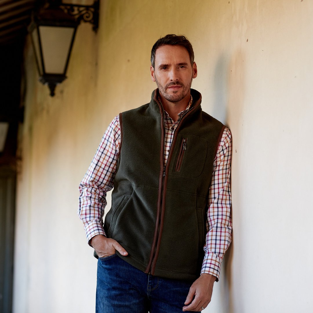 Enjoy the shade this summer season with a Gilet from Hidepark.
Layer with your favourite shirt or t-shirt and find your ideal level of warmth.

bit.ly/3Kf6g3P 

#MensStyleGuide #MensOutfitIdeas #OutfitInspo
