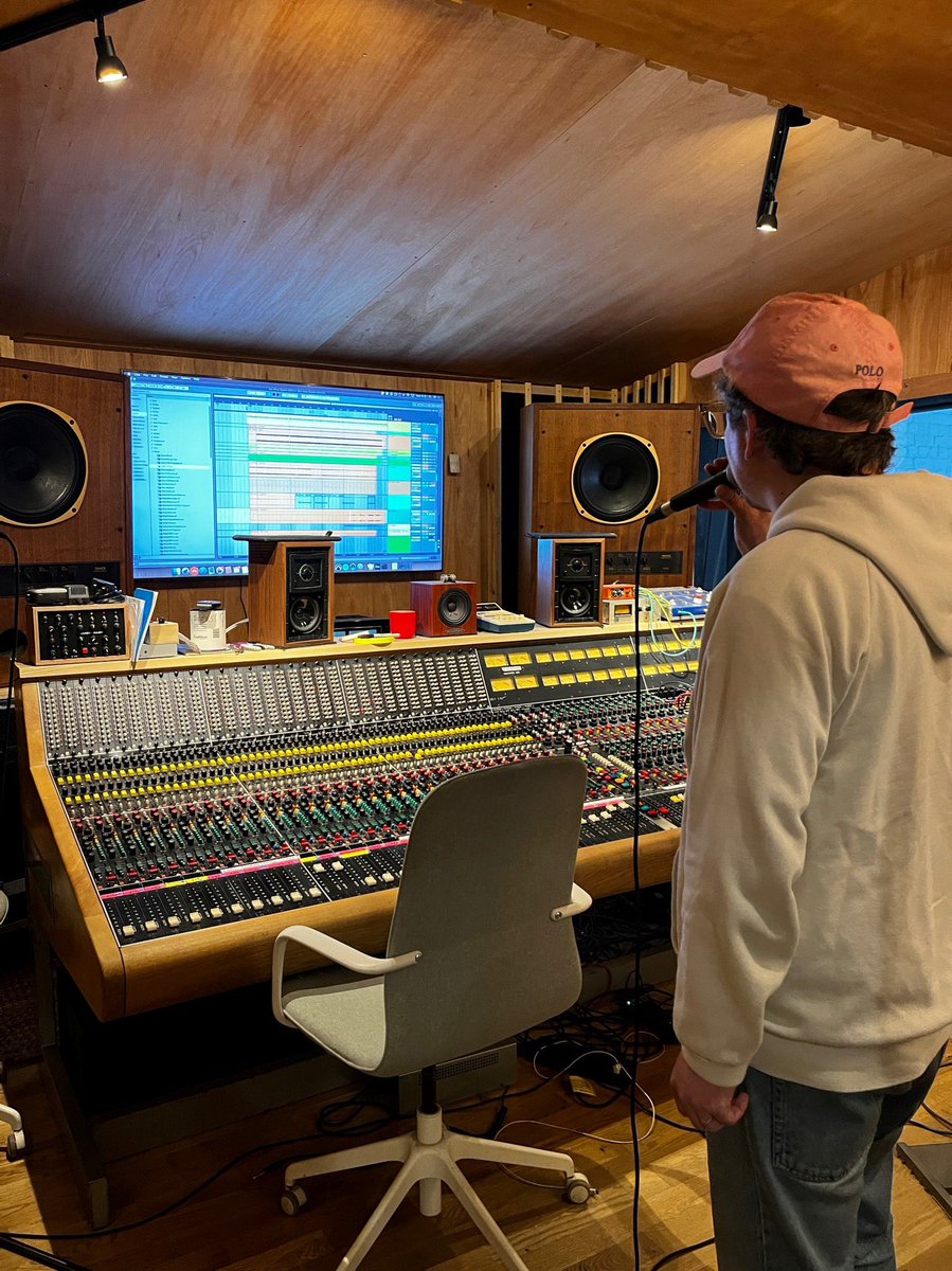 Aidoshi あいどし tweet media