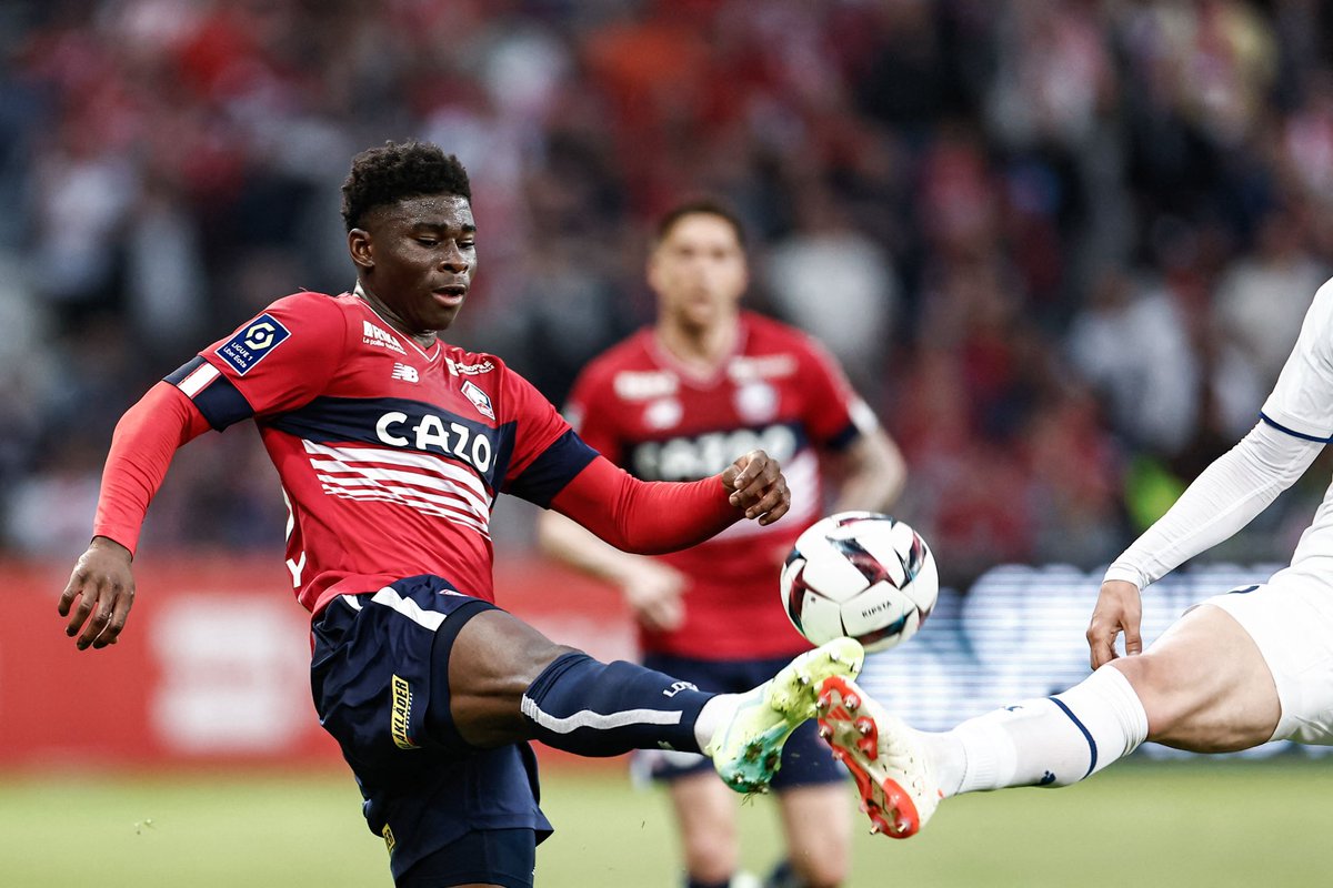 FabrizioRomano's tweet photo. EXCL: Brighton have already reached an agreement with 2004 born midfielder Carlos Baleba on personal terms — he’s fav option to replace Caicedo 🚨🔵🇨🇲

Opening bid has already been submitted to Lille — in excess of €16m and it also includes add-ons.

Talks ongoing. https://t.co/dUwFuYOWzb