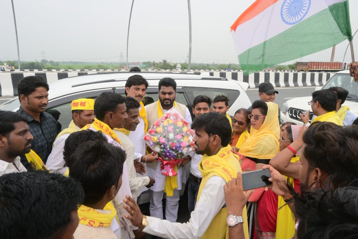 SBSP4INDIA's tweet photo. आज माननीय राष्ट्रीय प्रमुख महासचिव एवं राज्यमंत्री उप्र0 डॉ.@arvindrajbhar07 जी के जनपद इटावा आगमन पर कार्यकर्ताओं एवं पदाधिकारियों द्वारा भव्य स्वागत किया गया। https://t.co/Q6GptIVDNh