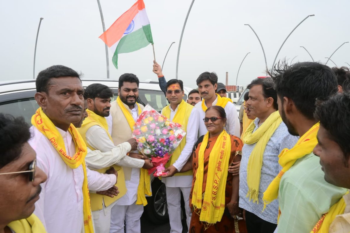 SBSP4INDIA's tweet photo. आज माननीय राष्ट्रीय प्रमुख महासचिव एवं राज्यमंत्री उप्र0 डॉ.@arvindrajbhar07 जी के जनपद इटावा आगमन पर कार्यकर्ताओं एवं पदाधिकारियों द्वारा भव्य स्वागत किया गया। https://t.co/Q6GptIVDNh