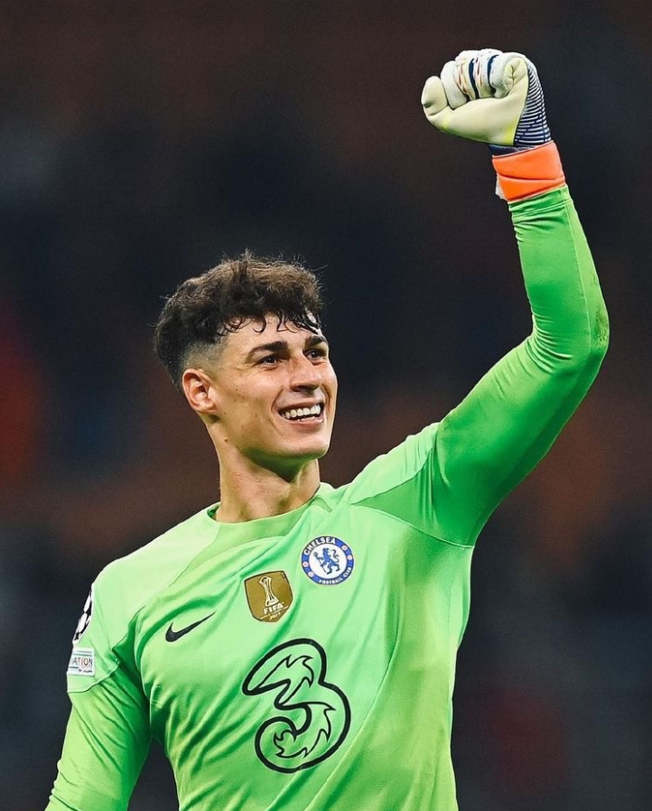 football_amz's tweet photo. 🚨 📝 𝗗𝗘𝗔𝗟 𝗗𝗢𝗡𝗘: Real Madrid has signed Kepa on a season-long loan from Chelsea.
They have paid a €1M loan fee for the signing of Kepa from Chelsea.
#RealMadrid #Chelsea #kepa #TransferNews #amzfutbol #ChelseaFC #amzfootball https://t.co/T8T5JvEkwY