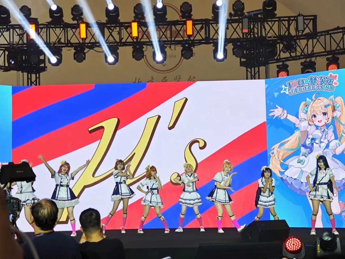 週末に北京で開かれたイベントは、俳優・井上正大さんのトークショーをはじめ、コスプレイヤーや声優のサイン会、一般参加型のダンスまで大盛況で、各種企業ブースも混雑していました。同人展では、スラムダンクを扱うサークルが多く、人気でした。同規模のイベントが北京で再び開催されてほしいです。
