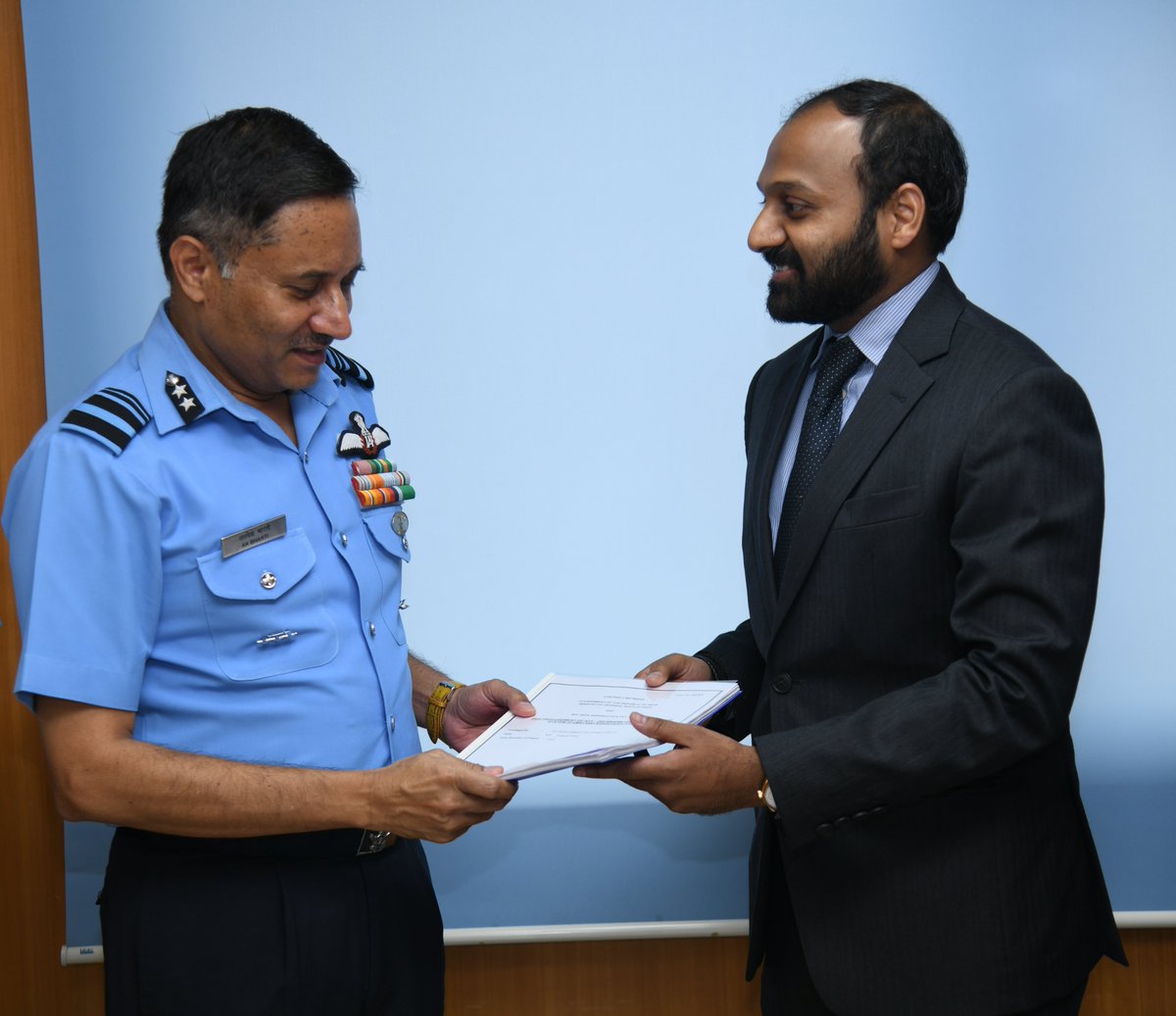 IAF_MCC's tweet photo. As part of its commitment to handhold the domestic drone startup ecosystem, the IAF has awarded a contract worth nearly Rs.300 Crore to Veda Aeronautics. This award is under the auspices of the IAF's Mehar Baba Swarm Drone Competition.

#AtmanirbharBharat https://t.co/8uZh98DbH2