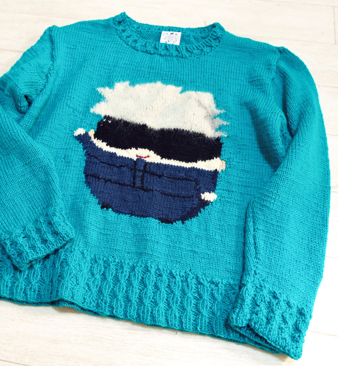 capybaracamera's tweet image. BIG先生が好きなあまりBIG先生を編み込んだ青緑のセーターが完成したので見てください。
#ふわ五
#編み物