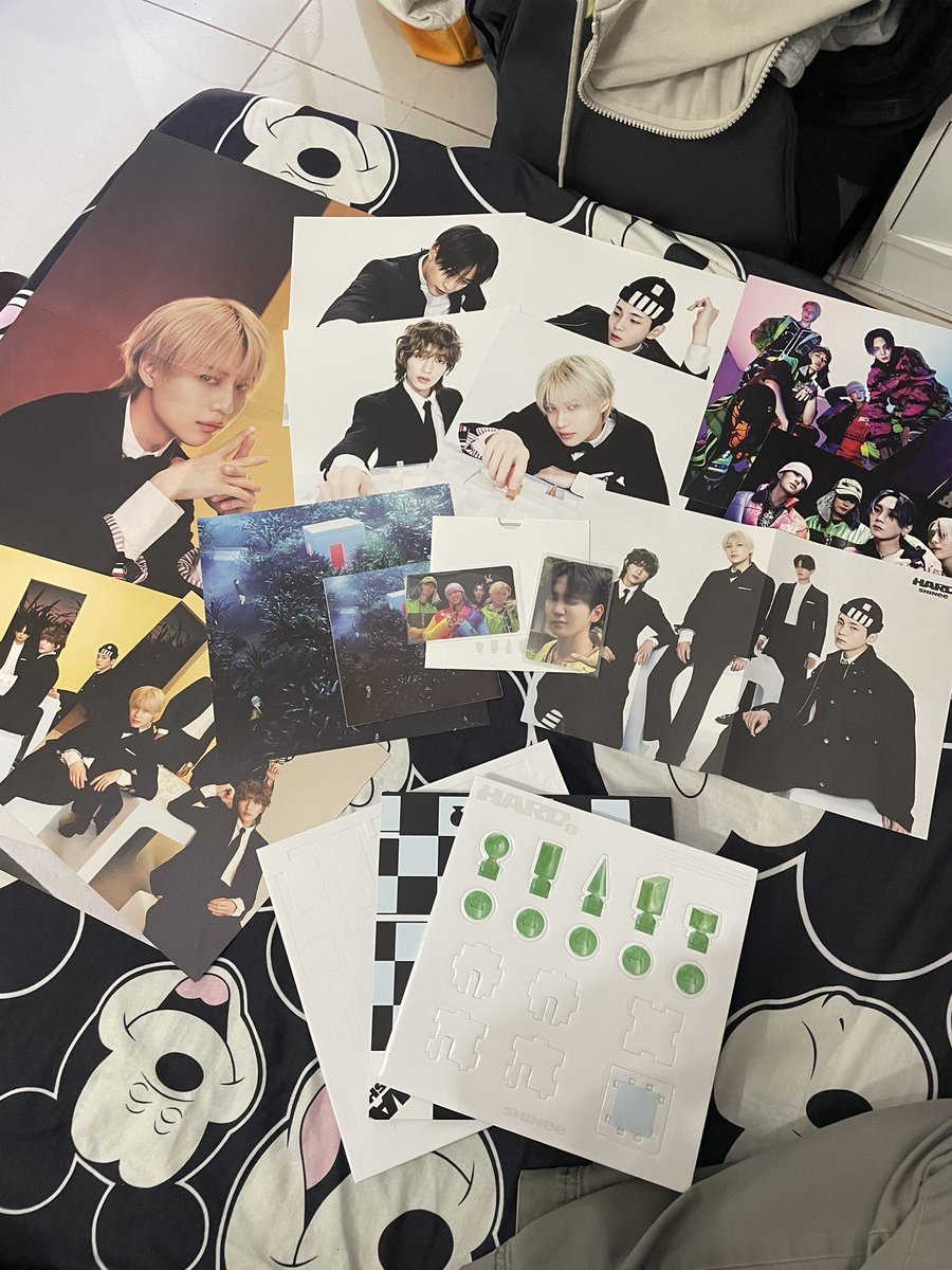 kaespopcorn's tweet photo. [#hpgfeedbacks]

#SHINee_HARD my first ever SHINee album since 2011 😭 HUHU so happy with my pulls!!! and I WAS SHOOK THAT I GOT MY BIAS #TAEMIN for the folded poster,,,damn! 

thank you, @ojkmtcart! 🤍 smooth transaction + mabait and accommodating sa concerns! 🤍 sa sunod ulit! https://t.co/9pgJzRXpmu