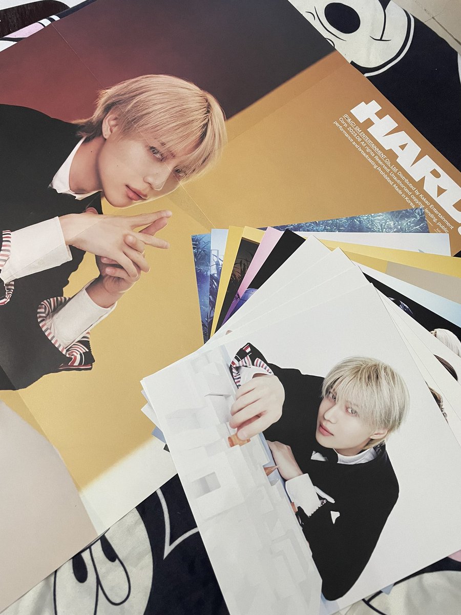 kaespopcorn's tweet photo. [#hpgfeedbacks]

#SHINee_HARD my first ever SHINee album since 2011 😭 HUHU so happy with my pulls!!! and I WAS SHOOK THAT I GOT MY BIAS #TAEMIN for the folded poster,,,damn! 

thank you, @ojkmtcart! 🤍 smooth transaction + mabait and accommodating sa concerns! 🤍 sa sunod ulit! https://t.co/9pgJzRXpmu