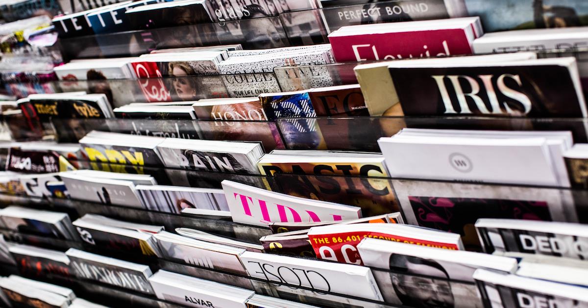designxtweets's tweet photo. 📚🌐 One of the primary reasons for the decline of magazines is an outmoded, archaic and wasteful distribution process. Another reason is the rise of the internet, where readers can find their content online for free and with ease. #DesignX3 https://t.co/CGargiZeUL