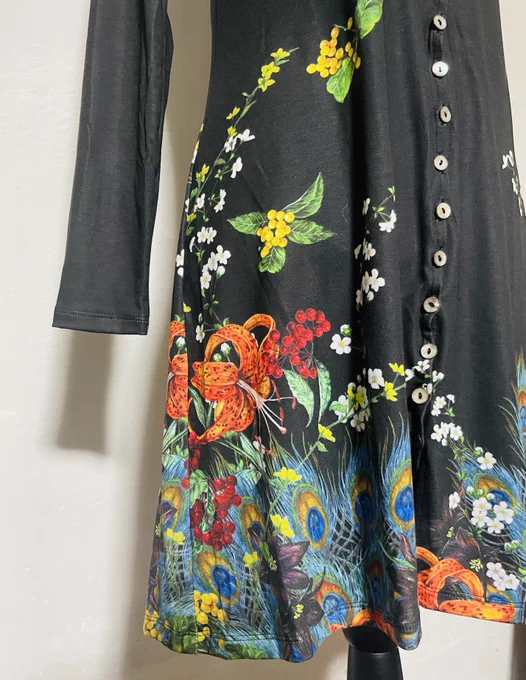 明日カップ&ソーサーやカーディガンが手元に届く予定です!お待たせしましたー!出来るだけ早く発送できるよう励みます!