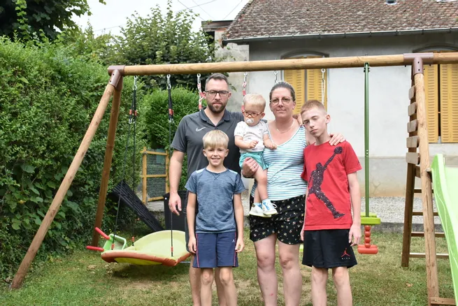 lamontagne_fr's tweet photo. Dans le Puy-de-Dôme, Léo est atteint du syndrome Acces, qui touche seulement 30 personnes dans le monde 

▶️https://t.co/qeH1k3Dcln https://t.co/Su4ZPhs2T2