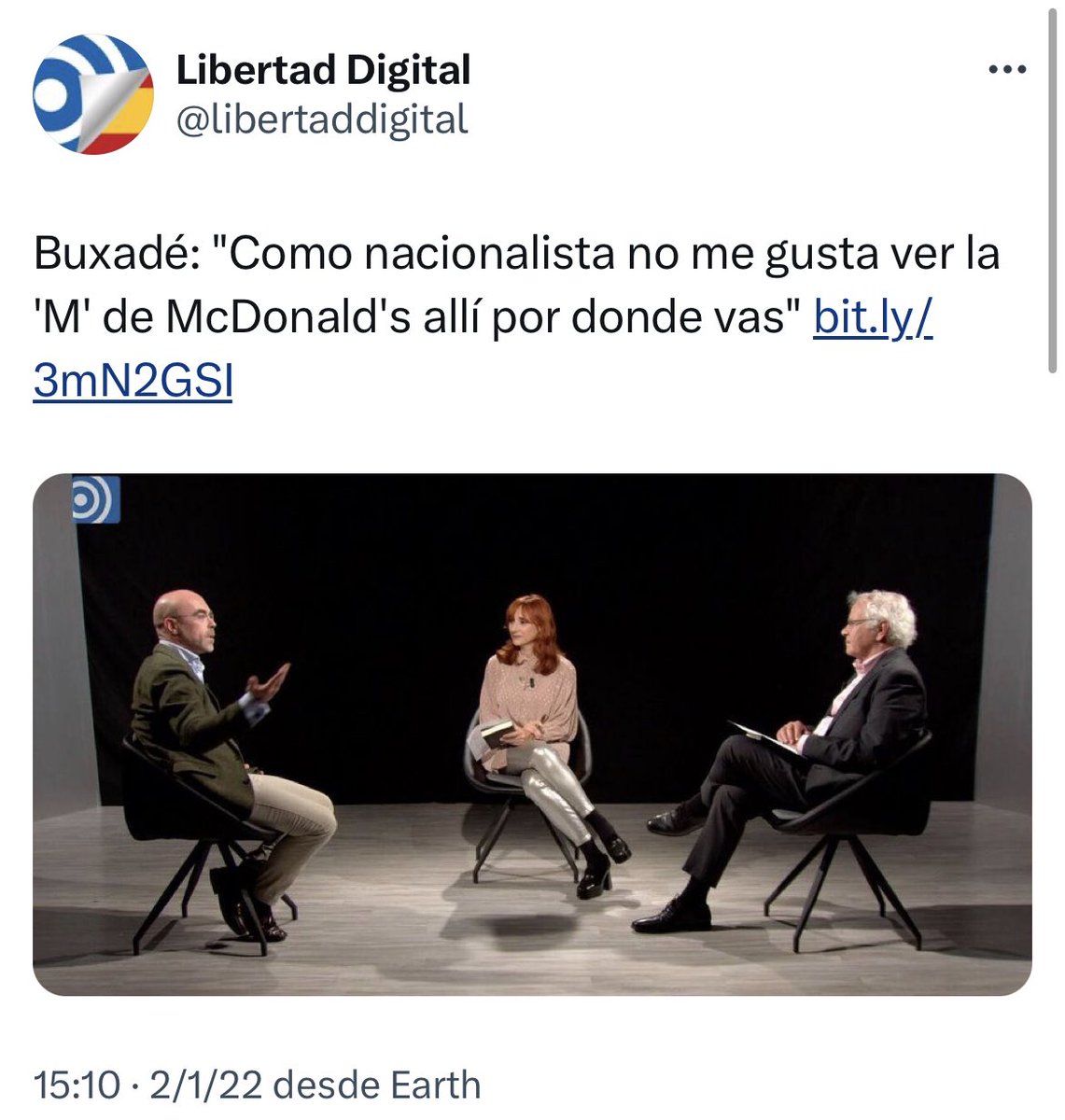 juanrallo's tweet photo. Milei quiere dolarizar su economía: es decir, renunciar al peso y establecer la moneda de EEUU como moneda de Argentina. A Buxadé le molesta que McDonalds abra nuevos establecimientos en España. Los de Vox te dicen ahora que son lo mismo. https://t.co/yj0CfWBMCt