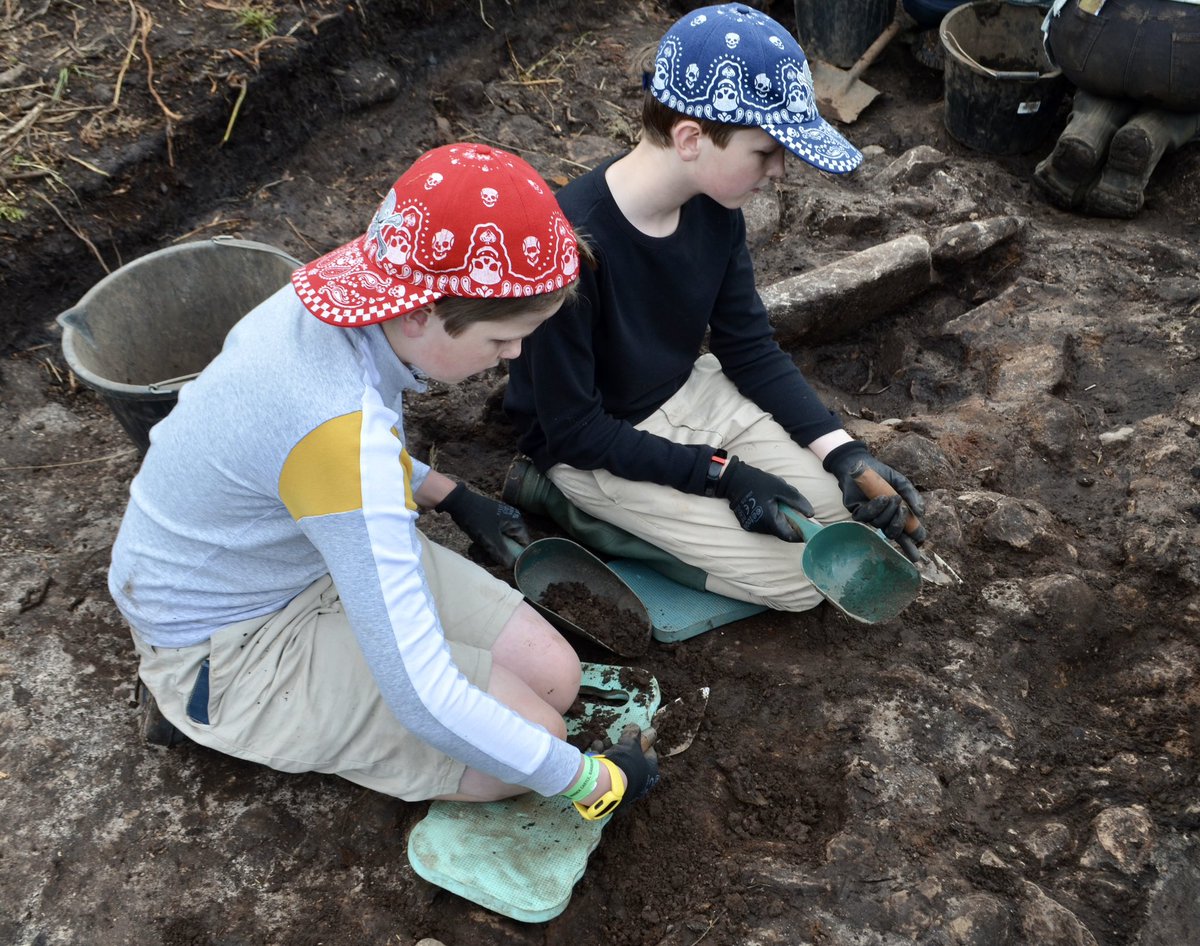 as_learn's tweet image. Fantastic few days on Arran with our @ArchScot Learning Team!

Supporting community engagement at #Drumadoon23 and seeking out inspiration for archaeological learning activities.

Thanks to @UofGArchaeo students for all their help!

#ArchaeologicalLearning #ScotlandDigs2023