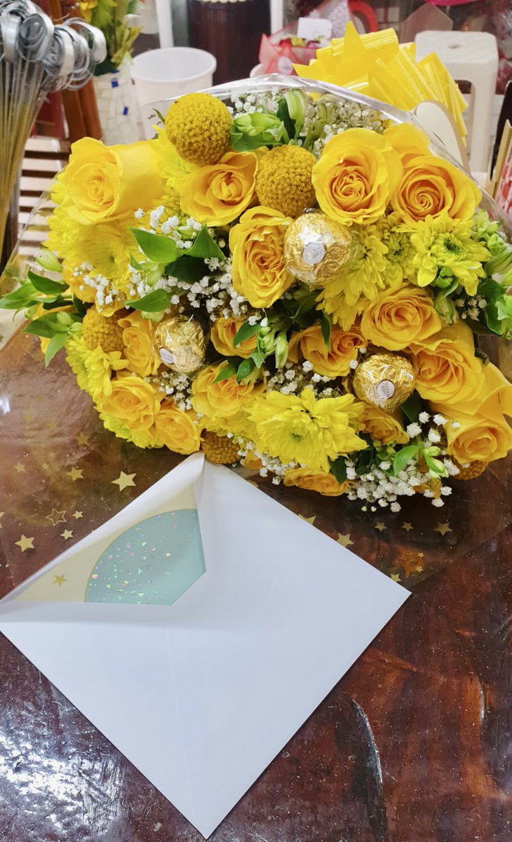 SelinaRua's tweet photo. "Brighten someone's day with a burst of sunshine – our enchanting yellow bouquet is here to spread joy!"

#MombasaBlooms #BlossomMombasa #FlowersMombasa #MombasaFloralArt #MombasaFlowerDelivery #KenyanFlowers #NairobiBlossoms  #FlowersKE #LocalFlowerShop #FlowerDeliveryKE https://t.co/KvxJjg1A7Q