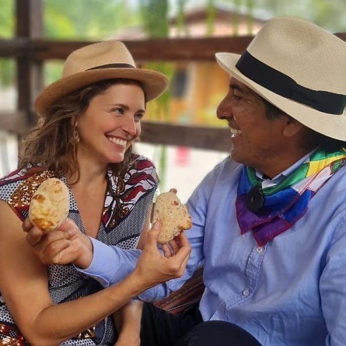 Hoy, hace 8 años, expulsaron del #Ecuador a mi compañera @manuelapicq cuando estuvimos gobernados por el régimen correísta.

Los abusos de poder y la falta de democracia no pueden ser parte del país que soñamos. 
Vamos a terminar con el Ecuador del miedo, la violencia solo causa