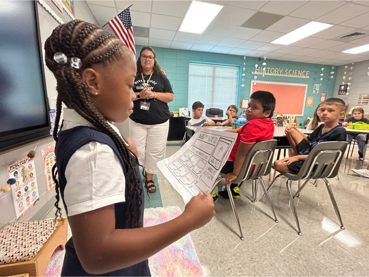 SpartanburgD5's tweet photo. They're all smiles at River Ridge Elementary School on the #FirstDayInD5 πππ Keep up the great work Pandas! πΌ #WeAreD5 https://t.co/KrrJpgUW4D