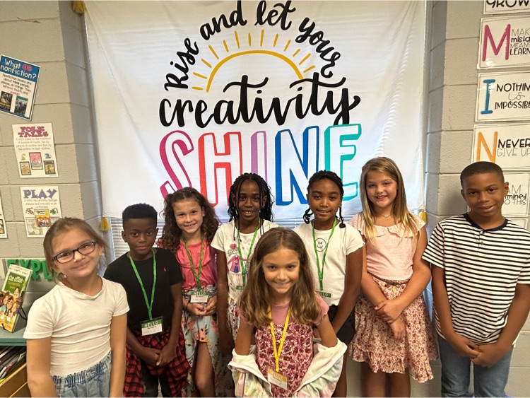 SpartanburgD5's tweet photo. They're all smiles at River Ridge Elementary School on the #FirstDayInD5 πππ Keep up the great work Pandas! πΌ #WeAreD5 https://t.co/KrrJpgUW4D