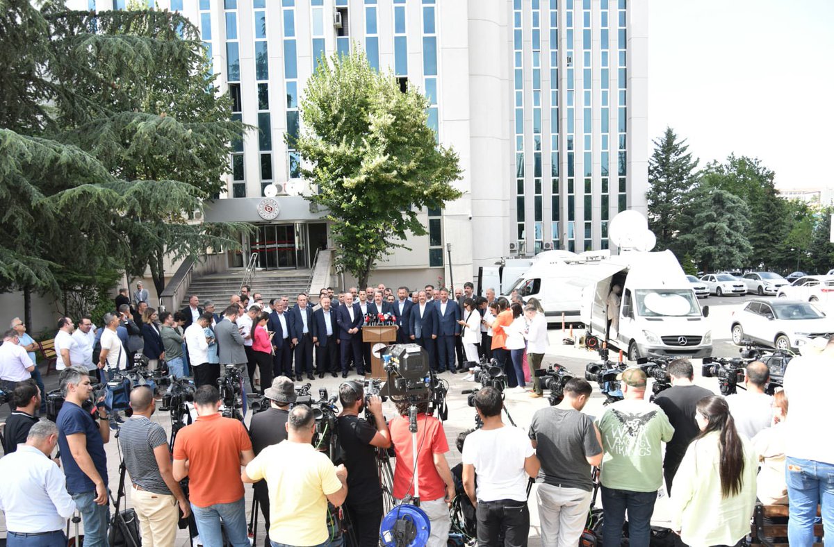 Hükümetin İlk Teklifi Enflasyon Hedefinin Altında Kaldı.
Bu Teklifi Kabul Etmemiz Mümkün Değil!

Kamu İşvereninden beklediğimiz teklif 21 gün sonra beklemediğimiz bir şekilde geldi. Gelen teklifi olumlamamız mümkün değil. 
Merkez Bankası’nın 2024 için enflasyon hedefini yüzde