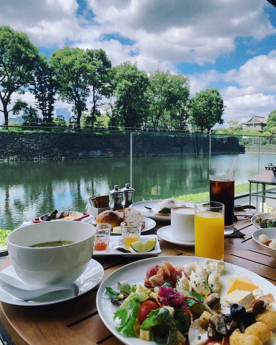 YoitabiTravel's tweet photo. Desayuno frente al Palacio Imperial de Tokio ☺️

En @yoitabitravel te recomendamos los mejores alojamientos y restaurantes de Japón 🇯🇵 para que tu viaje resulte inolvidable 😎

#Japon #Japan #FunTraveling https://t.co/6Dgyp0CtuW