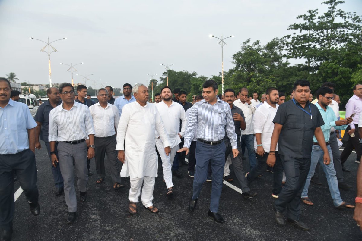 CMBiharNK's tweet photo. लोहिया पथ चक्र फेज -2 और जेपी गंगा पथ फेज-2 का उद्घाटन किया।

#JDU #NitishKumar
#NitishModel #BiharModel
#inauguration #Lohiapath https://t.co/QrXpCrmasc