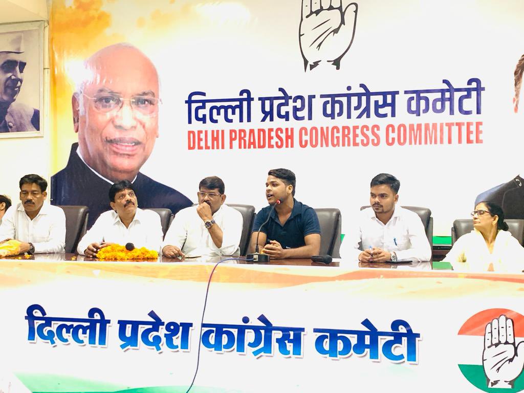 sc_delhi's tweet photo. आज दिल्ली प्रदेश कांग्रेस कमेटी में एस सी डिपार्टमेंट के चेयरमैन श्री @SanjayNeeraj5 जी ने संगठन को मजबूत करने के लिए एक महत्वपूर्ण मीटिंग ली @RajeshLilothia https://t.co/or630uXYWF