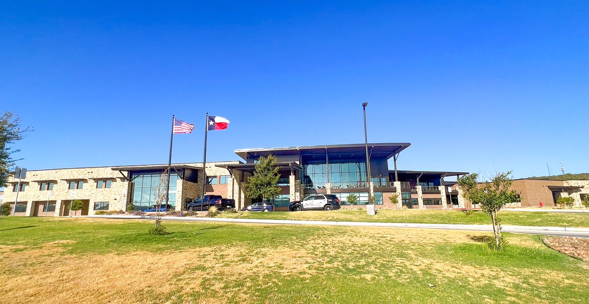 Excited to kick off the new school year. For our families, making unforgettable memories for the 23–24 school year begins today. 2nd &amp; 4th grade for Brody &amp; Kyle.  Started the day with the Tally Eagles &amp; HPMS spikes. #TFND #KISDinspires <a href="/TESgenacr/">Gena Carpenter</a> <a href="/DrSonnyMouton/">Sonerka Mouton, Ed.D.</a> <a href="/kerrvilleisd/">kerrvilleisd</a>