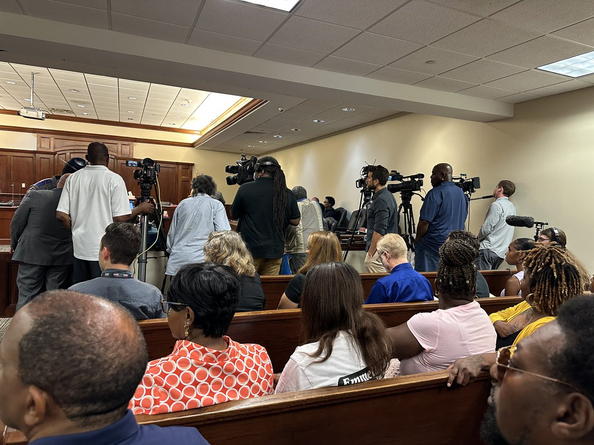 CJLeMaster's tweet photo. Court proceeding for "Rankin County 6" has begun. The former law enforcement officers are expected to plead guilty to their part in beating, torturing two Black men, and covering it up. More than 100 people have gathered today at Rankin Co. Circuit Court to see this today.

#wlbt https://t.co/oYAx8XPkjQ