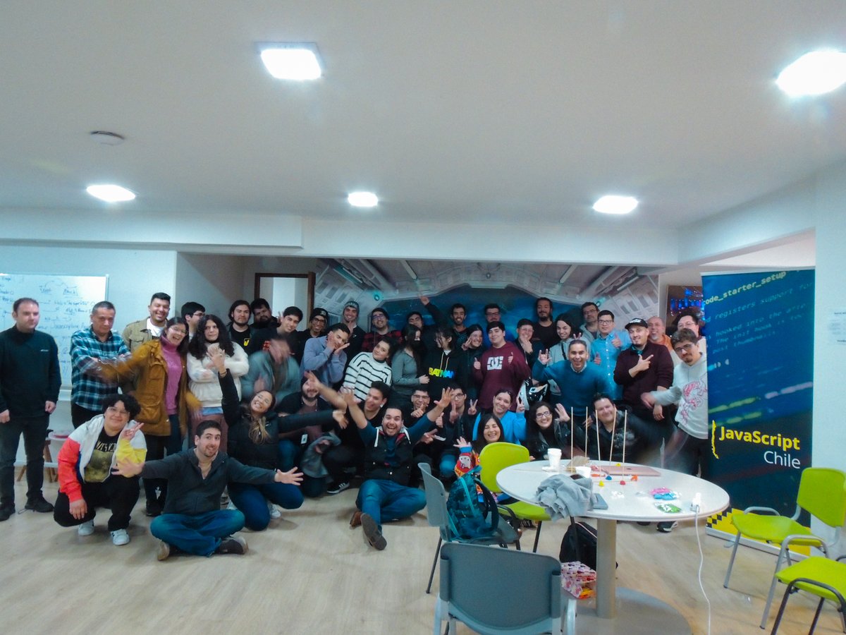 javascriptChile's tweet photo. De corazón, GRACIAS a todos en NodeSchool 🌟. A @4Geeks por el espacio, a JavaScript Chile por la comida y a los mentores por su pasión y guía. Cada uno de ustedes hace de esta comunidad algo único. ¡Pura buena onda! ❤️ #NodeSchool #JuntosAprendemos https://t.co/Nti9Eu8Aaj