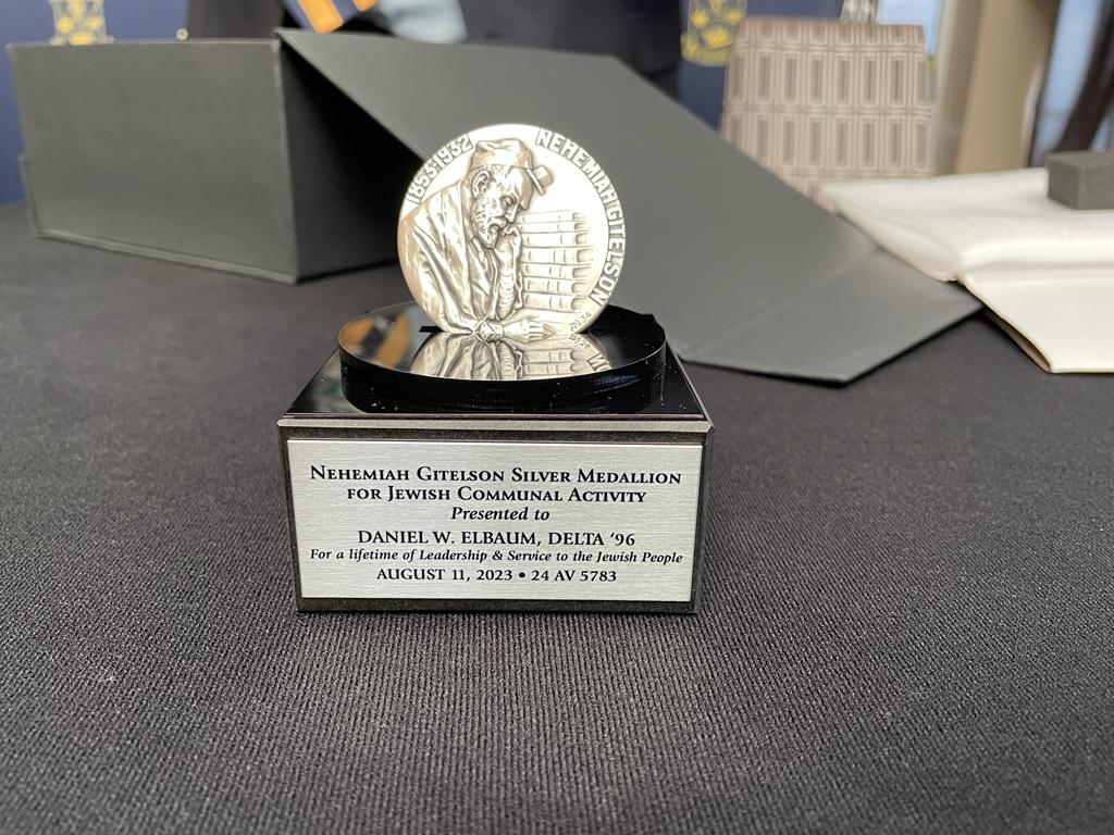 dan_elbaum's tweet photo. What an honor to receive this award from @AEPi.
What an even greater privilege to be able to meet these amazing young men & alumni.
I owe a great deal to my fraternity & am so impressed with the students who advocate for 🇮🇱 & fight antisemitism.
Today & always #proudtobeapi